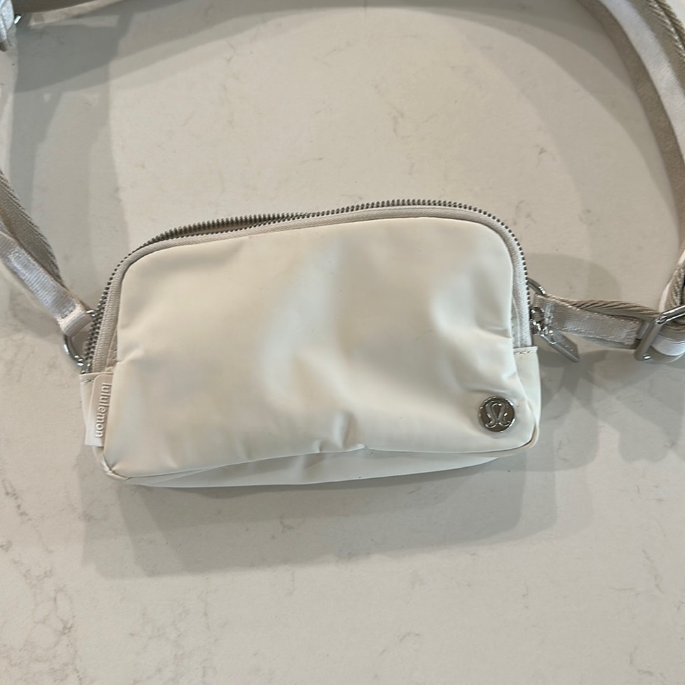 Lululemon everywhere belt bag 1L